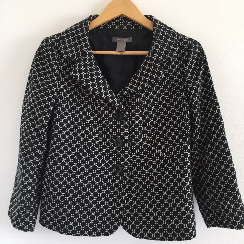 Ann Taylor Black and White Fitted Blazer - Size 4